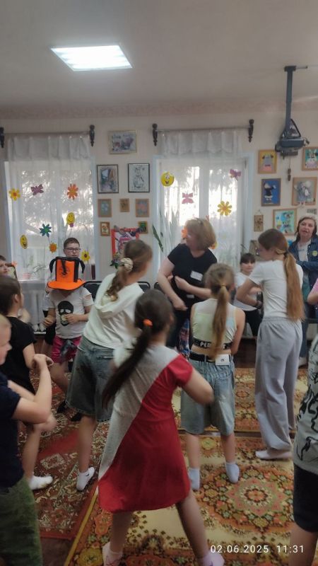 2 июня на базе Муниципального бюджетного учреждения дополнительного образования «Харцызская станция юных натуралистов» начала свою работу площадка досуга «Юннат», ознаменовав начало летних каникул насыщенной программой... 2 июня на базе Муниципального бюджетного учреждения дополнительного образования «Харцызская станция юных натуралистов» начала свою работу площадка досуга «Юннат», ознаменовав начало летних каникул насыщенной программой...