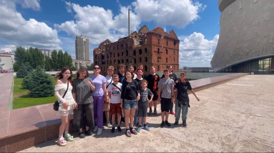 В год 80-летия Великой Победы 30.05.2025г. учащиеся 6 - В и 8 – Б классов ГБОУ «СШ №59 Г.О.МАКЕЕВКА» вместе с родителями и под руководством советника по воспитанию Каменяр Е.С. и заместителя директора по УВР, секретаря ППО №... В год 80-летия Великой Победы 30.05.2025г. учащиеся 6 - В и 8 – Б классов ГБОУ «СШ №59 Г.О.МАКЕЕВКА» вместе с родителями и под руководством советника по воспитанию Каменяр Е.С. и заместителя директора по УВР, секретаря ППО №...