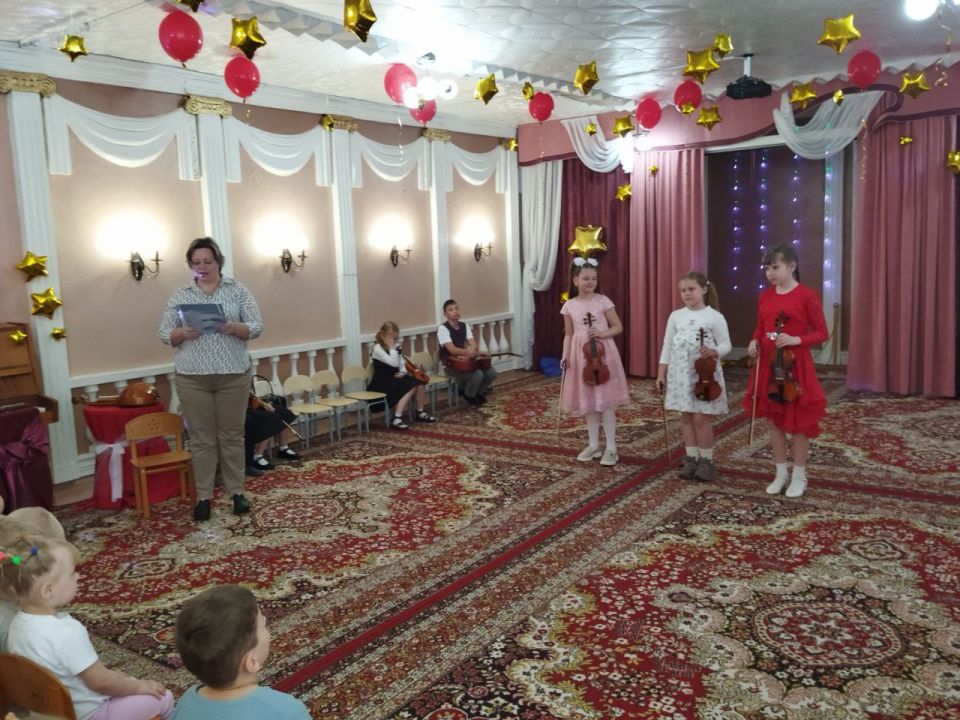 В Кировском продолжаются путешествия филармонии "ДоМиСолька" В Кировском продолжаются путешествия филармонии "ДоМиСолька"