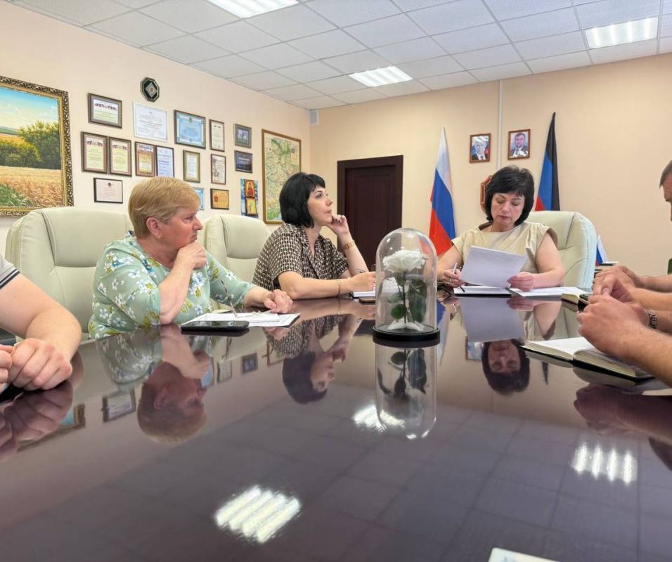Глава округа Наталья Великодная провела рабочее совещание с заместителями Глава округа Наталья Великодная провела рабочее совещание с заместителями