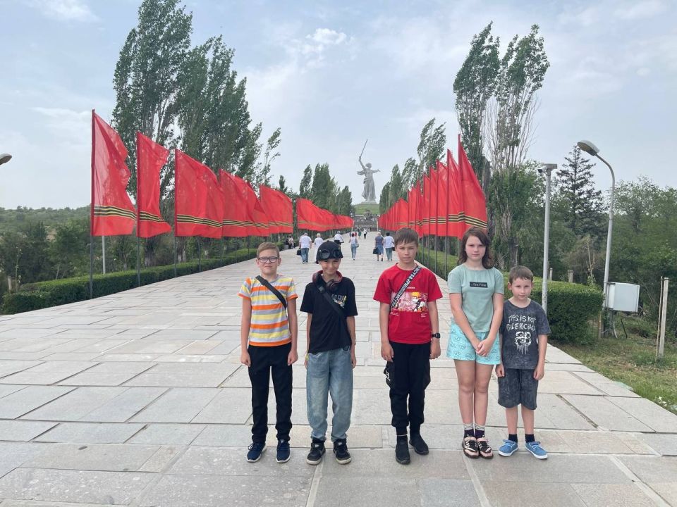 В год 80-летия Великой Победы 30.05.2025г. учащиеся 6 - В и 8 – Б классов ГБОУ «СШ №59 Г.О.МАКЕЕВКА» вместе с родителями и под руководством советника по воспитанию Каменяр Е.С. и заместителя директора по УВР, секретаря ППО №... В год 80-летия Великой Победы 30.05.2025г. учащиеся 6 - В и 8 – Б классов ГБОУ «СШ №59 Г.О.МАКЕЕВКА» вместе с родителями и под руководством советника по воспитанию Каменяр Е.С. и заместителя директора по УВР, секретаря ППО №...