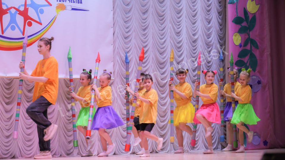 3 июня во Дворце культуры им. В.В. Куйбышева состоялась торжественная церемония закрытия V открытого фестиваля-конкурса детского и юношеского творчества «Возьмёмся за руки, друзья!» 3 июня во Дворце культуры им. В.В. Куйбышева состоялась торжественная церемония закрытия V открытого фестиваля-конкурса детского и юношеского творчества «Возьмёмся за руки, друзья!»