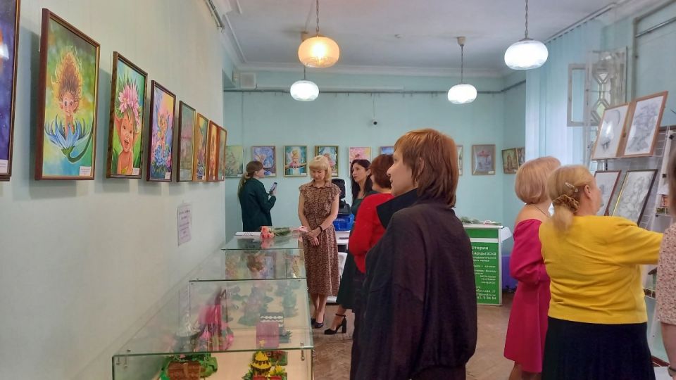 В МБУ «Музей истории города Харцызска», в рамках проекта "Историческая память" партии "Единая Россия" открылась выставка «Сказочный мир Фей» В МБУ «Музей истории города Харцызска», в рамках проекта "Историческая память" партии "Единая Россия" открылась выставка «Сказочный мир Фей»