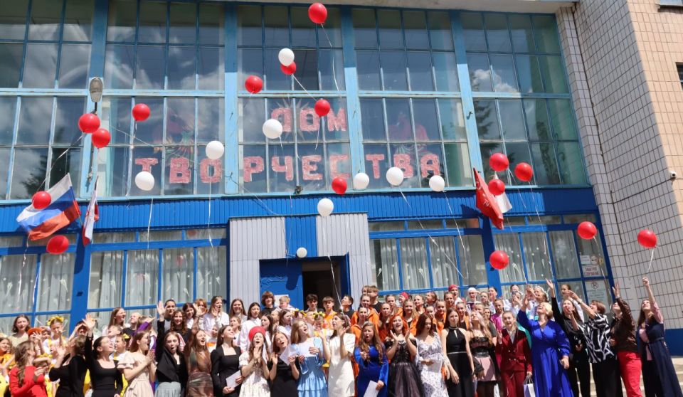 В Снежном состоялся праздничный концерт ко Дню защиты детей В Снежном состоялся праздничный концерт ко Дню защиты детей