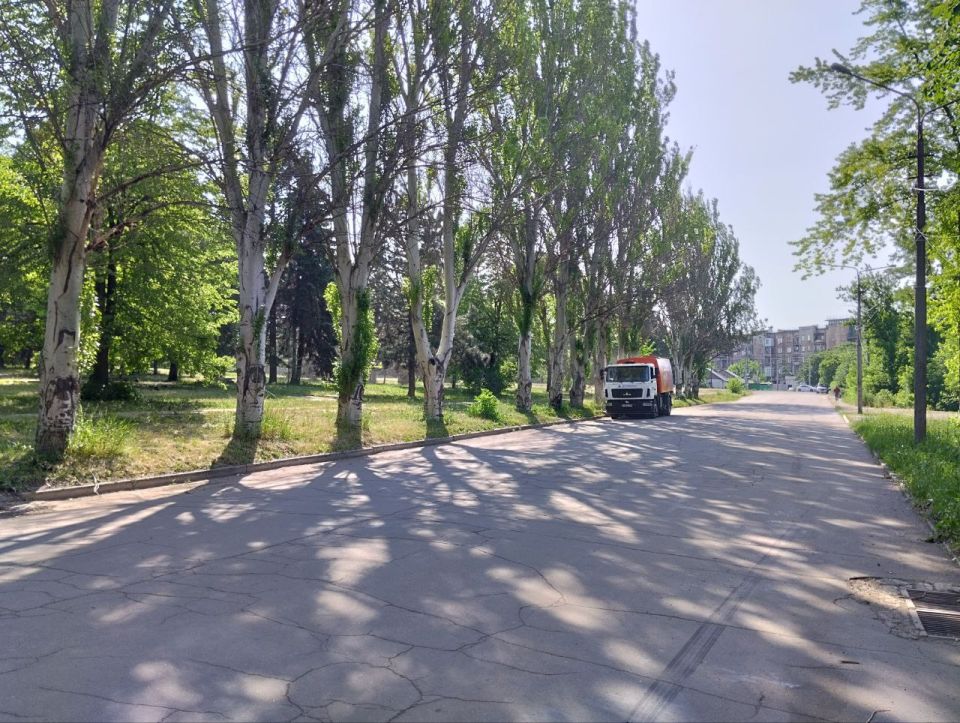 В Кировском внутригородском районе продолжаются работы по санитарному содержанию территории В Кировском внутригородском районе продолжаются работы по санитарному содержанию территории