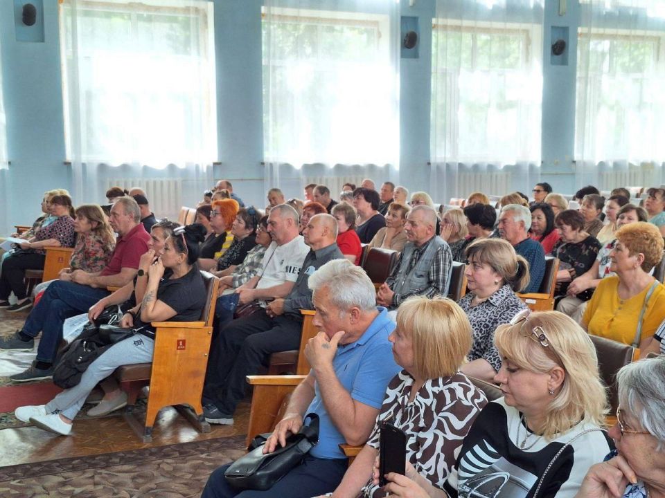 Выбирай свое. В Шахтерске в рамках партпроекта Единой России «Выбирай своё» прошла встреча с представителями среднего и малого бизнеса Выбирай свое. В Шахтерске в рамках партпроекта Единой России «Выбирай своё» прошла встреча с представителями среднего и малого бизнеса