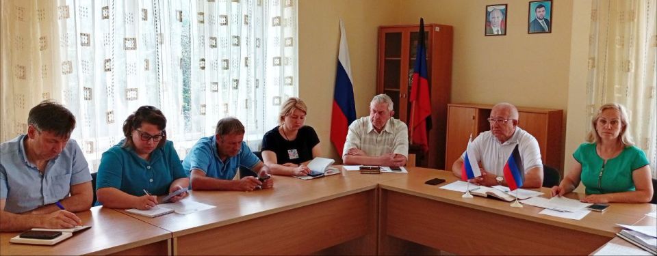 Наталья Бегуненко: Сегодня, 4 июня, руководитель Управы Петровского внутригородского района Администрации городского округа Донецк Бегуненко Наталья провела еженедельное аппаратное совещание Наталья Бегуненко: Сегодня, 4 июня, руководитель Управы Петровского внутригородского района Администрации городского округа Донецк Бегуненко Наталья провела еженедельное аппаратное совещание
