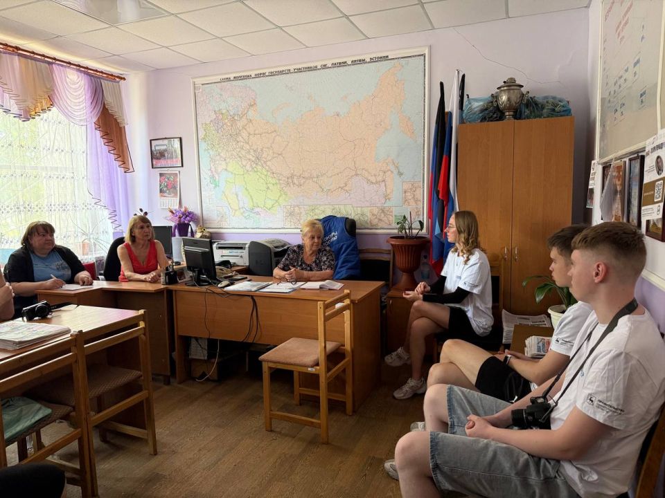 Исполнительный Секретарь Иловайского местного отделения Всероссийской политической партии "Единая Россия" Оксана Гранкина совместно с волонтерами центра Дома Народного Единства провела встречу с Советом ветеранов войны и... Исполнительный Секретарь Иловайского местного отделения Всероссийской политической партии "Единая Россия" Оксана Гранкина совместно с волонтерами центра Дома Народного Единства провела встречу с Советом ветеранов войны и...