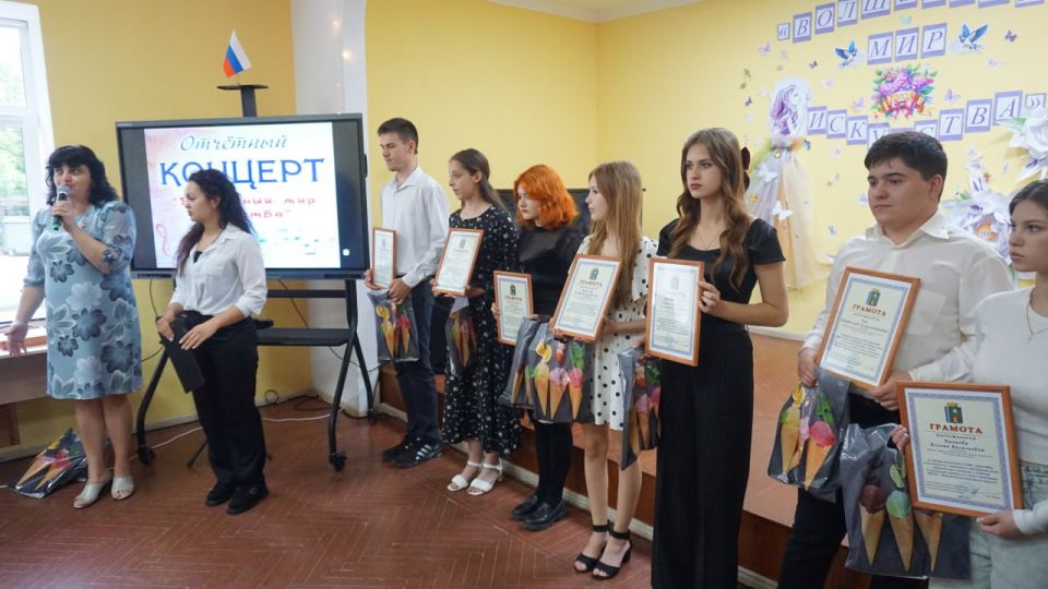 Борис Трима: Ах, этот день! День, когда Мангушская детская школа искусств выпустила в мир юных талантов, готовых раскрасить его яркими красками! Борис Трима: Ах, этот день! День, когда Мангушская детская школа искусств выпустила в мир юных талантов, готовых раскрасить его яркими красками!
