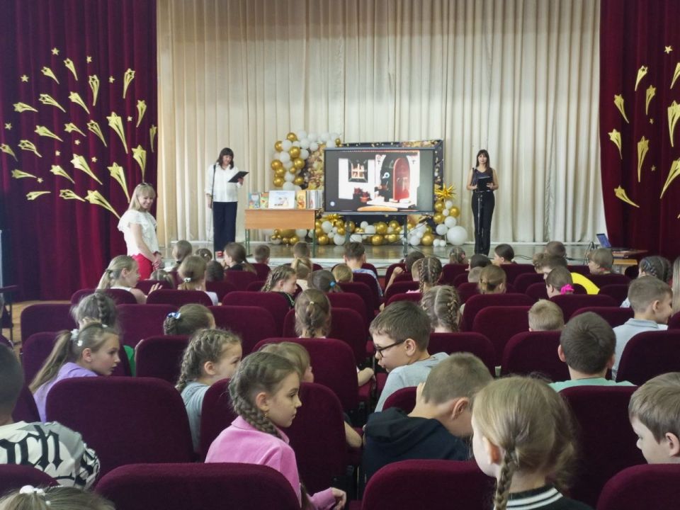 Для юных снежнянцев организовали литературные праздники Для юных снежнянцев организовали литературные праздники