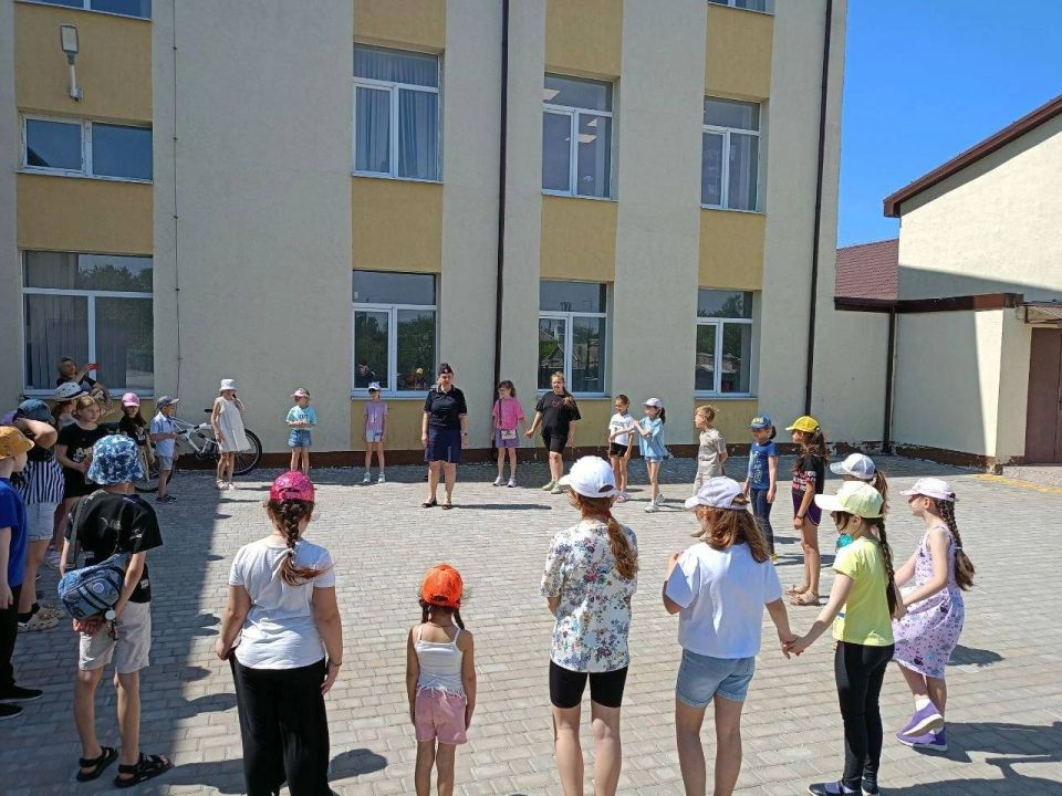 О правилах дорожного движения в лагере «Улыбка» О правилах дорожного движения в лагере «Улыбка»