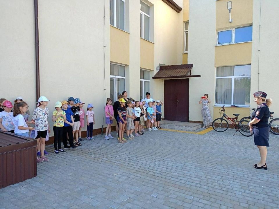 О правилах дорожного движения в лагере «Улыбка» О правилах дорожного движения в лагере «Улыбка»