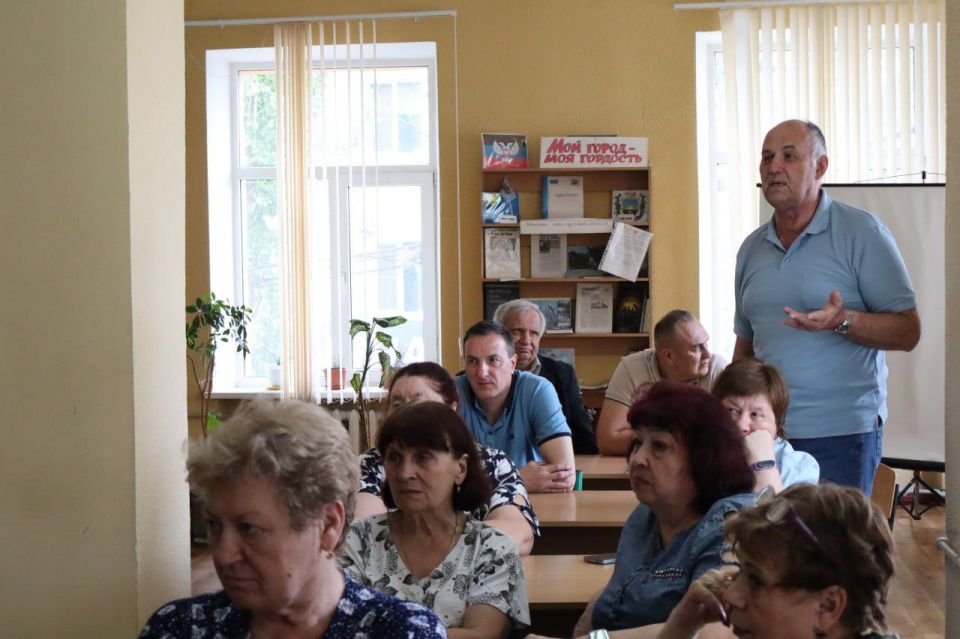 Валентина Харлашка: 4 июня, провела встречу с трудовым коллективом Макеевского политехнического колледжа Валентина Харлашка: 4 июня, провела встречу с трудовым коллективом Макеевского политехнического колледжа