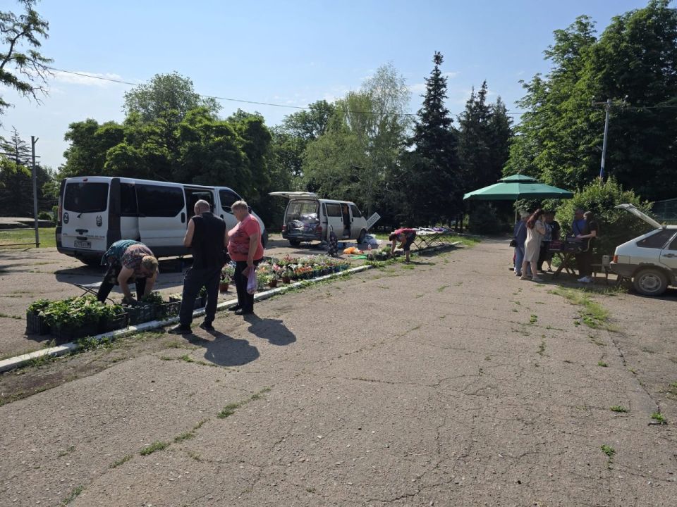 В Старобешево провели выездную ярмарку В Старобешево провели выездную ярмарку