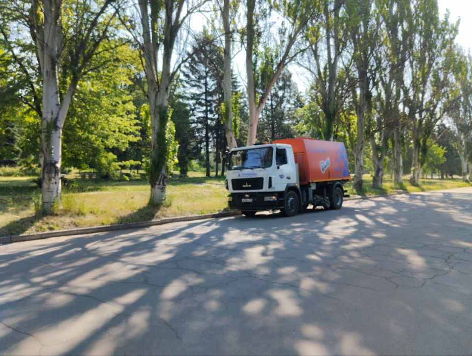 В Кировском внутригородском районе продолжаются работы по санитарному содержанию территории В Кировском внутригородском районе продолжаются работы по санитарному содержанию территории