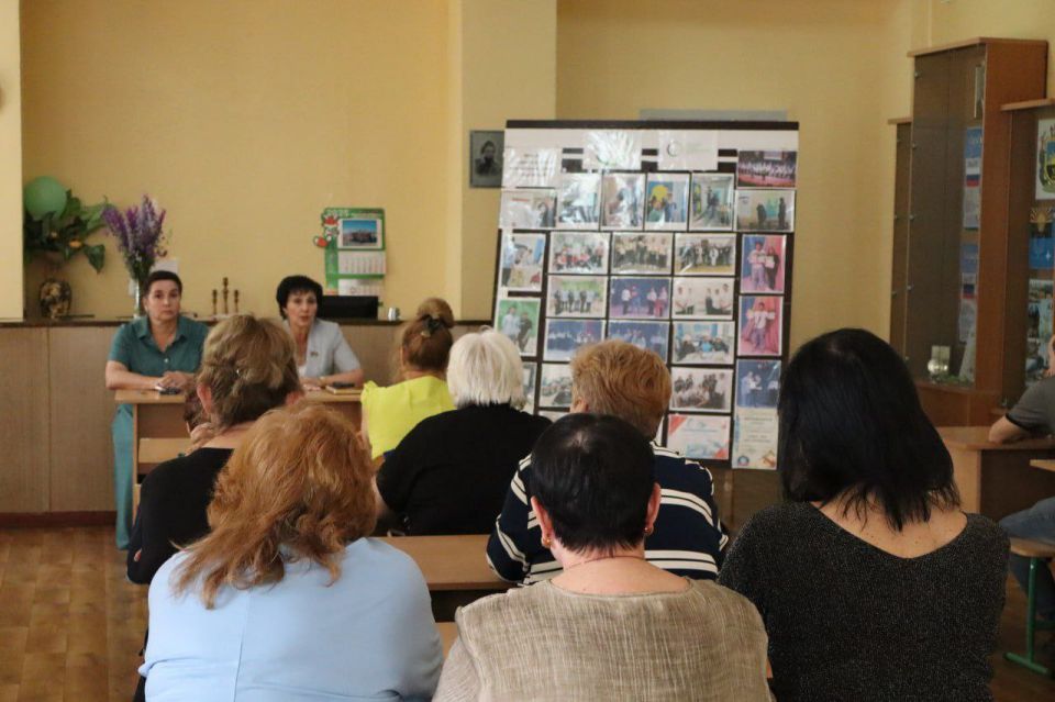 Валентина Харлашка: 4 июня, провела встречу с трудовым коллективом Макеевского политехнического колледжа Валентина Харлашка: 4 июня, провела встречу с трудовым коллективом Макеевского политехнического колледжа