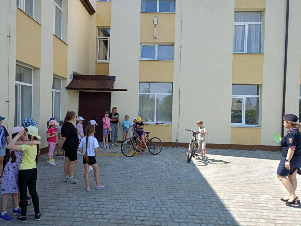 О правилах дорожного движения в лагере «Улыбка» О правилах дорожного движения в лагере «Улыбка»