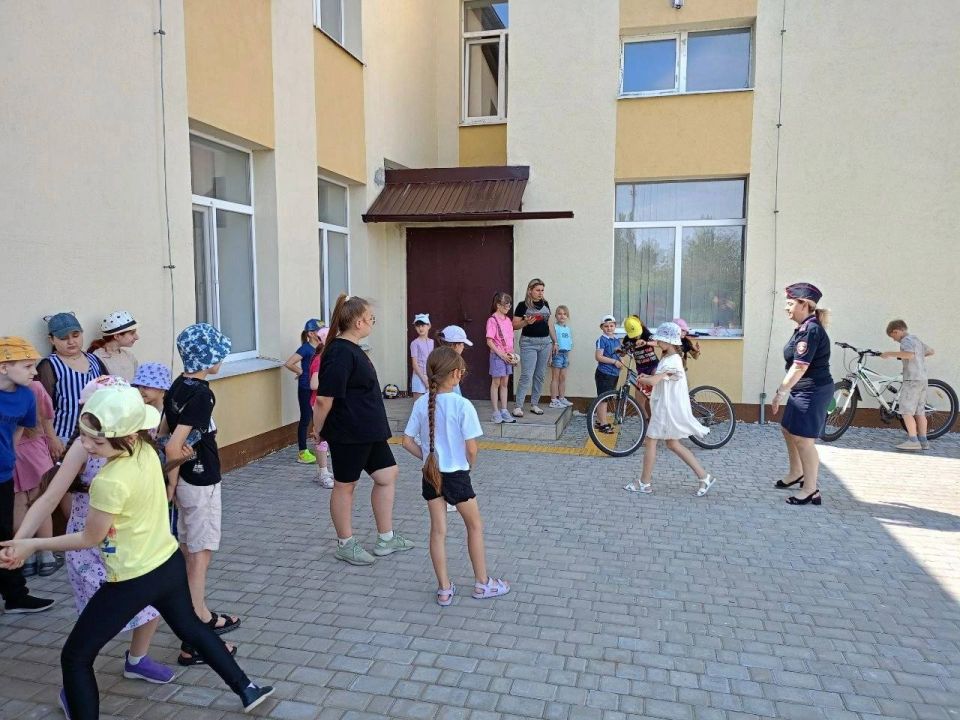 О правилах дорожного движения в лагере «Улыбка» О правилах дорожного движения в лагере «Улыбка»
