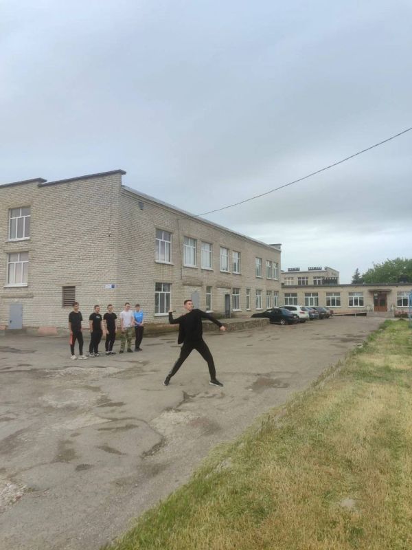 На базе Урзуфской школы прошли военные сборы для юношей 10 класса На базе Урзуфской школы прошли военные сборы для юношей 10 класса