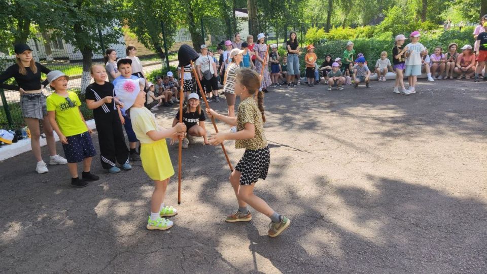 Для детей из школьных лагерей Кировского провели ряд мероприятий Для детей из школьных лагерей Кировского провели ряд мероприятий