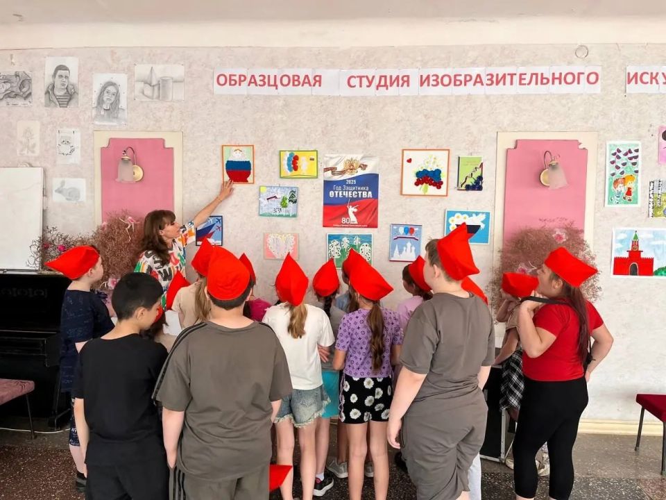 В Андреевке проходит выставка ко Дню России В Андреевке проходит выставка ко Дню России