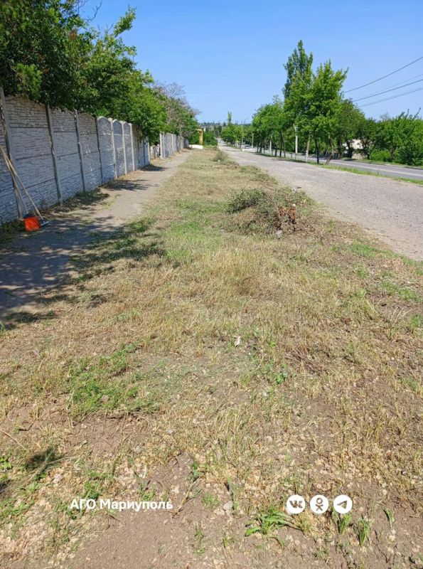 Мариупольские коммунальщики привели в порядок очередное ритуальное место Мариупольские коммунальщики привели в порядок очередное ритуальное место