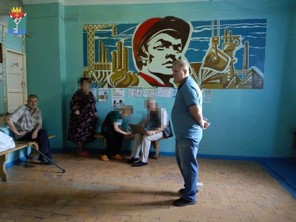 Сегодня в общежитии г. Енакиево первый заместитель Главы Администрации Краснолиманского муниципального округа Андрей Витальевич Самсонов провел встречу с эвакуированными гражданами Краснолиманщины Сегодня в общежитии г. Енакиево первый заместитель Главы Администрации Краснолиманского муниципального округа Андрей Витальевич Самсонов провел встречу с эвакуированными гражданами Краснолиманщины