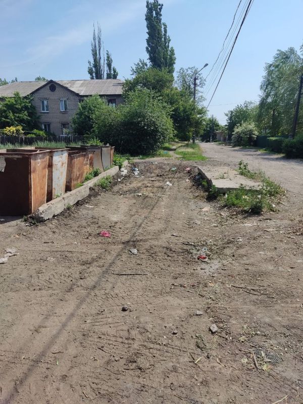 В Ждановке продолжается ликвидация стихийных свалок В Ждановке продолжается ликвидация стихийных свалок