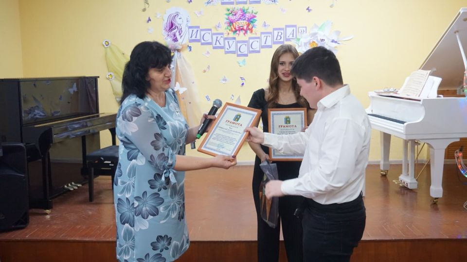 Борис Трима: Ах, этот день! День, когда Мангушская детская школа искусств выпустила в мир юных талантов, готовых раскрасить его яркими красками! Борис Трима: Ах, этот день! День, когда Мангушская детская школа искусств выпустила в мир юных талантов, готовых раскрасить его яркими красками!