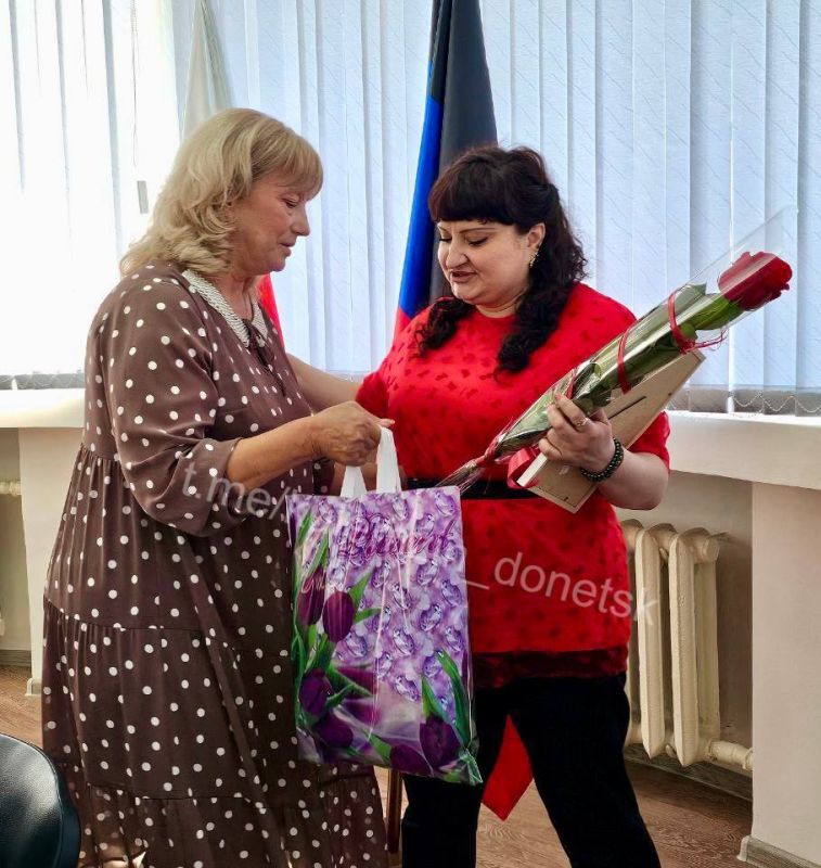 Сегодня в преддверии Дня социального работника в Управе Ворошиловского района поздравили лучших работников социальной сферы района Сегодня в преддверии Дня социального работника в Управе Ворошиловского района поздравили лучших работников социальной сферы района