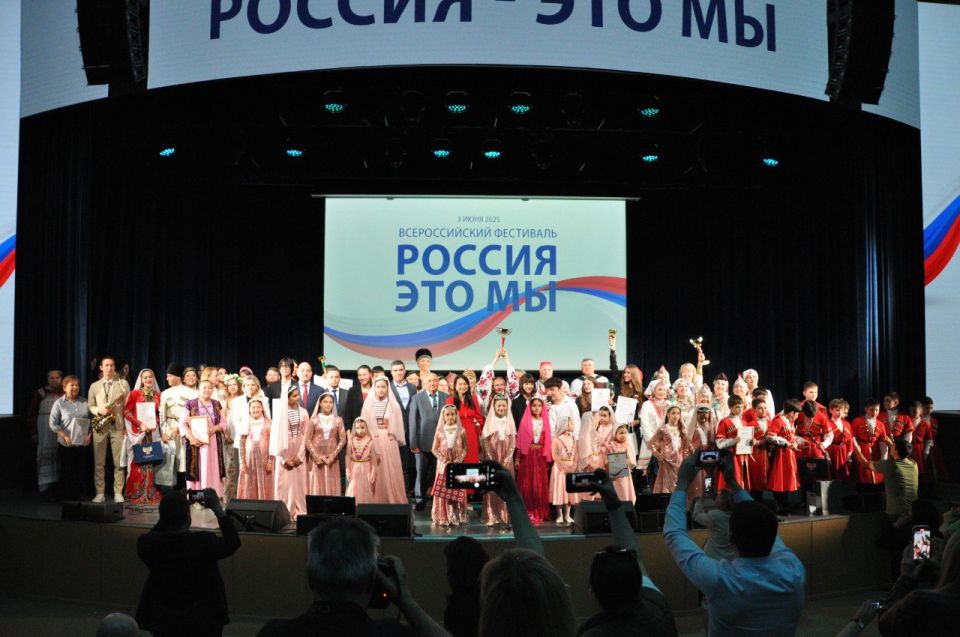 Соавтор книги «Дитя Донбасса» София Чернышёва стала обладательницей Гран-при Всероссийского фестиваля «Россия – это мы» Соавтор книги «Дитя Донбасса» София Чернышёва стала обладательницей Гран-при Всероссийского фестиваля «Россия – это мы»