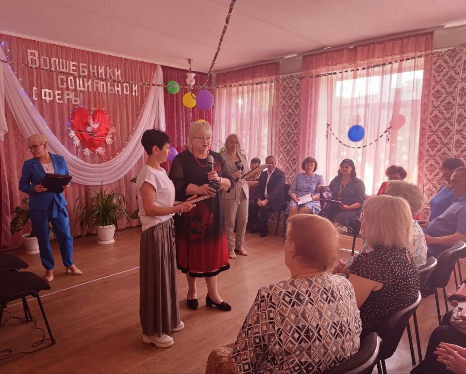 В Снежном прошло мероприятие, приуроченное Дню социального работника В Снежном прошло мероприятие, приуроченное Дню социального работника