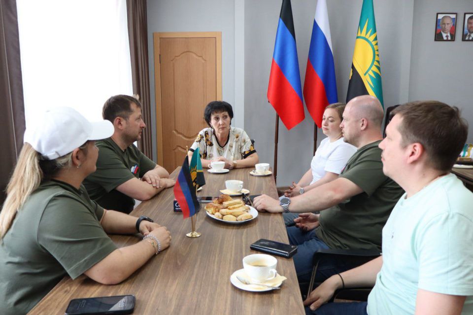 Валентина Харлашка: 2 июня в Макеевском городском совете прошла встреча с депутатами Думы города Ханты-Мансийска Валентина Харлашка: 2 июня в Макеевском городском совете прошла встреча с депутатами Думы города Ханты-Мансийска