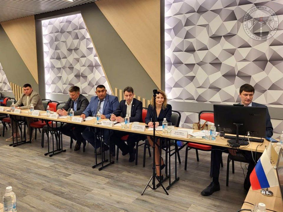 Денис Тюрин принял участие в заседании Совета Директоров Российской Ассоциации территориальных органов управления автомобильными дорогами "РАДОР" Денис Тюрин принял участие в заседании Совета Директоров Российской Ассоциации территориальных органов управления автомобильными дорогами "РАДОР"