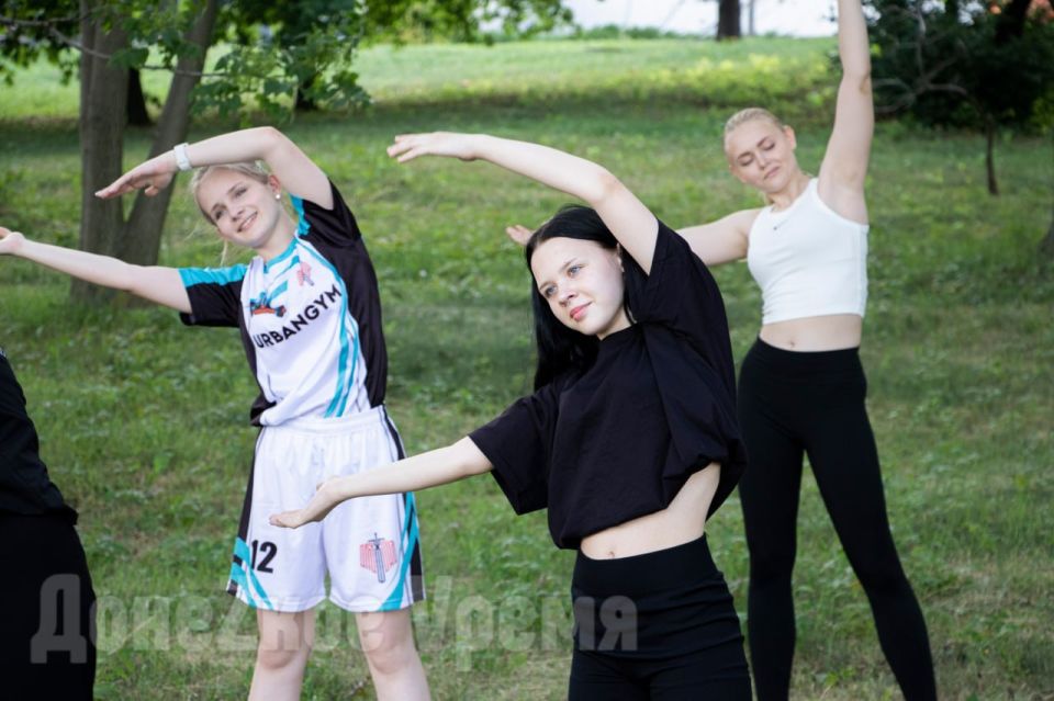 Для молодых и не очень: в Донецке регулярно проводят бесплатные занятия по пилатесу Для молодых и не очень: в Донецке регулярно проводят бесплатные занятия по пилатесу