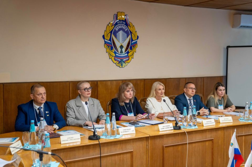Андрей Крамар: Сегодня приветствовал участников IX Международной научно-практической конференции, которая проходит в Донецкой академии управления и государственной службы Андрей Крамар: Сегодня приветствовал участников IX Международной научно-практической конференции, которая проходит в Донецкой академии управления и государственной службы