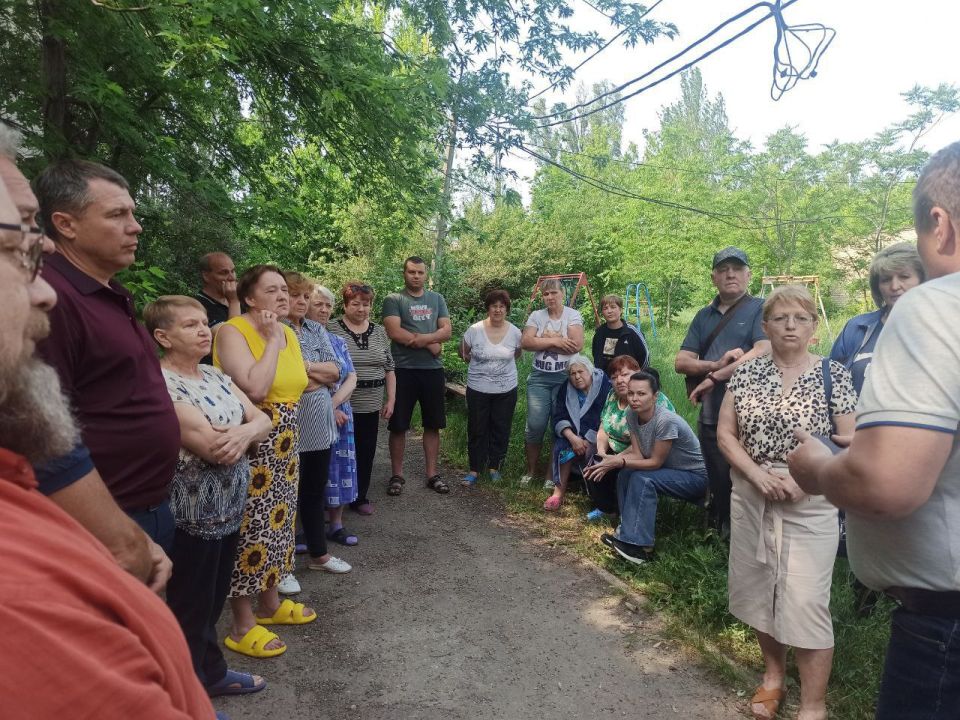 Валентин Левченко: Провел встречу с жителями многоэтажных домов №15 и №17 по ул. Новороссийской Валентин Левченко: Провел встречу с жителями многоэтажных домов №15 и №17 по ул. Новороссийской