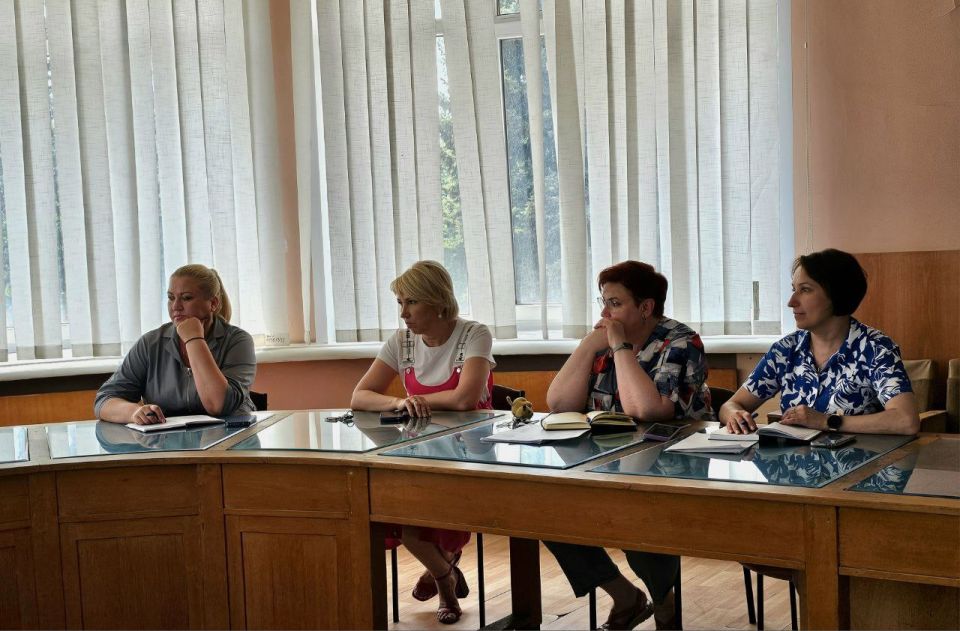 Татьяна Копылова: Сегодня, 5 июня, в Управе Ворошиловского внутригородского района Администрации городского округа Донецк состоялось рабочее совещание «Чистый четверг» Татьяна Копылова: Сегодня, 5 июня, в Управе Ворошиловского внутригородского района Администрации городского округа Донецк состоялось рабочее совещание «Чистый четверг»