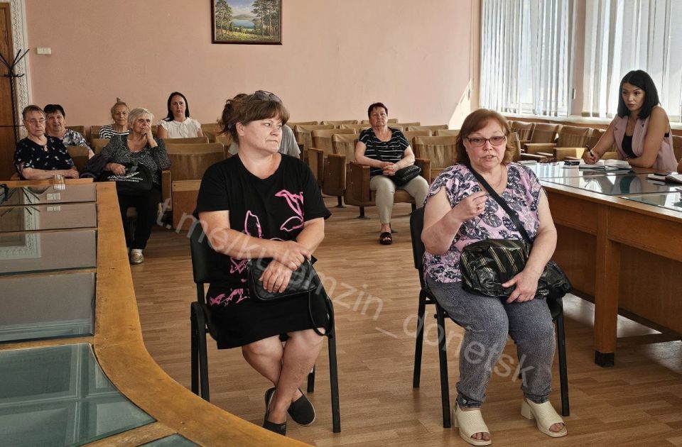 Сегодня советник главы администрации городского округа Донецк Николай Волков провёл приём граждан в общественной приёмной Донецкого городского местного отделения партии «Единая Россия» Сегодня советник главы администрации городского округа Донецк Николай Волков провёл приём граждан в общественной приёмной Донецкого городского местного отделения партии «Единая Россия»