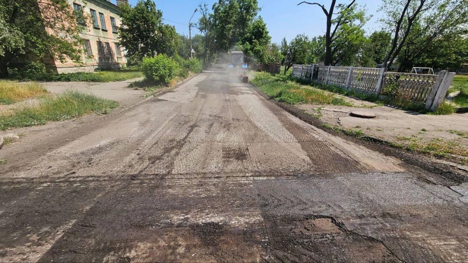 Нижегородцы завершили фрезерование дороги в переулке Егорова в Харцызске Нижегородцы завершили фрезерование дороги в переулке Егорова в Харцызске