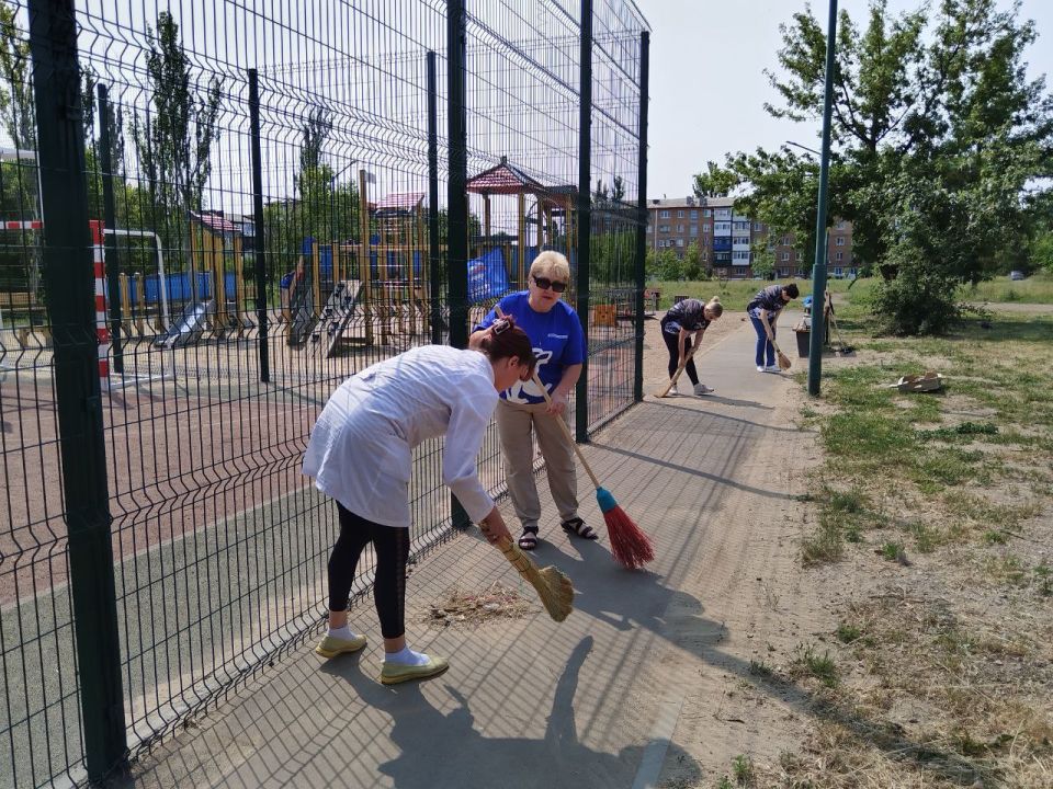 В Кировском прошел субботник В Кировском прошел субботник