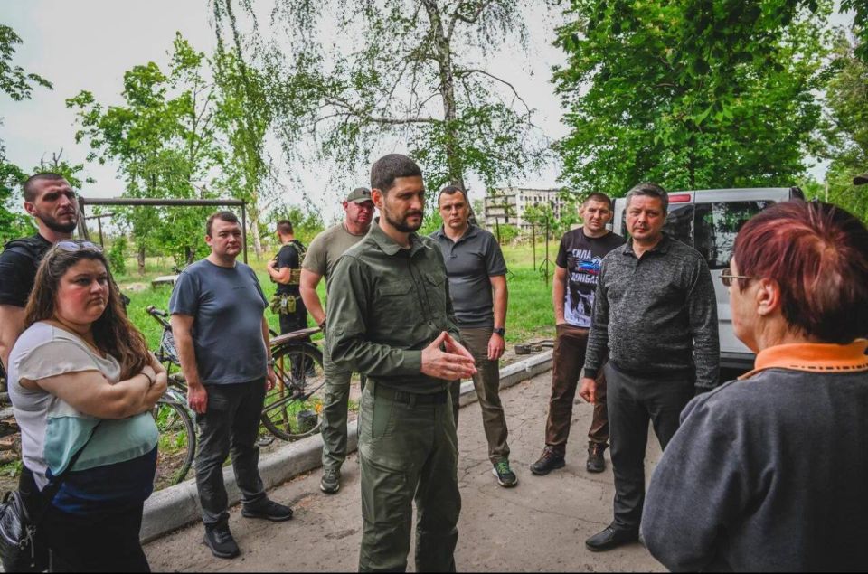 Александр Волошин: #гуманитарнаяпомощь. В ходе недавнего визита в Донецкую Народную Республику вместе с администрацией Донецкого городского округа провели встречу с жителями Красногоровки Общение с гражданами – важная часть... Александр Волошин: #гуманитарнаяпомощь. В ходе недавнего визита в Донецкую Народную Республику вместе с администрацией Донецкого городского округа провели встречу с жителями Красногоровки Общение с гражданами – важная часть...