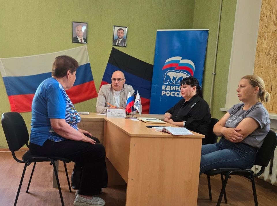 Сергей Желновач: Сегодня, в общественной приемной Всероссийской политической партии «Единая Россия» в городе Светлодарск первый заместитель главы администрации городского округа Дебальцево Максим Вельма провел прием граждан Сергей Желновач: Сегодня, в общественной приемной Всероссийской политической партии «Единая Россия» в городе Светлодарск первый заместитель главы администрации городского округа Дебальцево Максим Вельма провел прием граждан