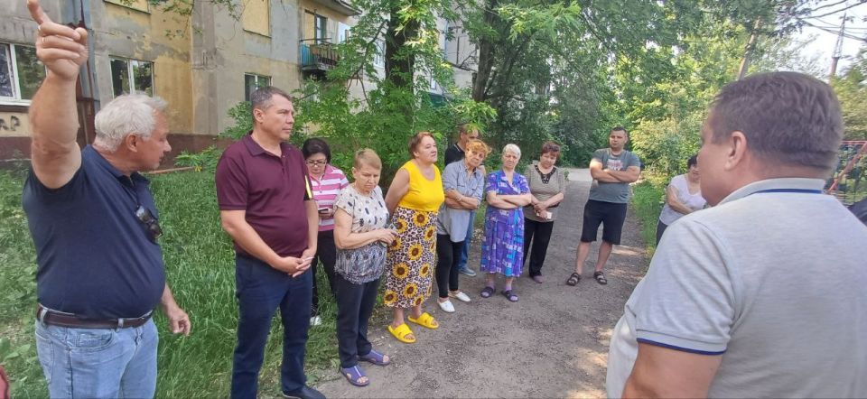 Валентин Левченко: Провел встречу с жителями многоэтажных домов №15 и №17 по ул. Новороссийской Валентин Левченко: Провел встречу с жителями многоэтажных домов №15 и №17 по ул. Новороссийской