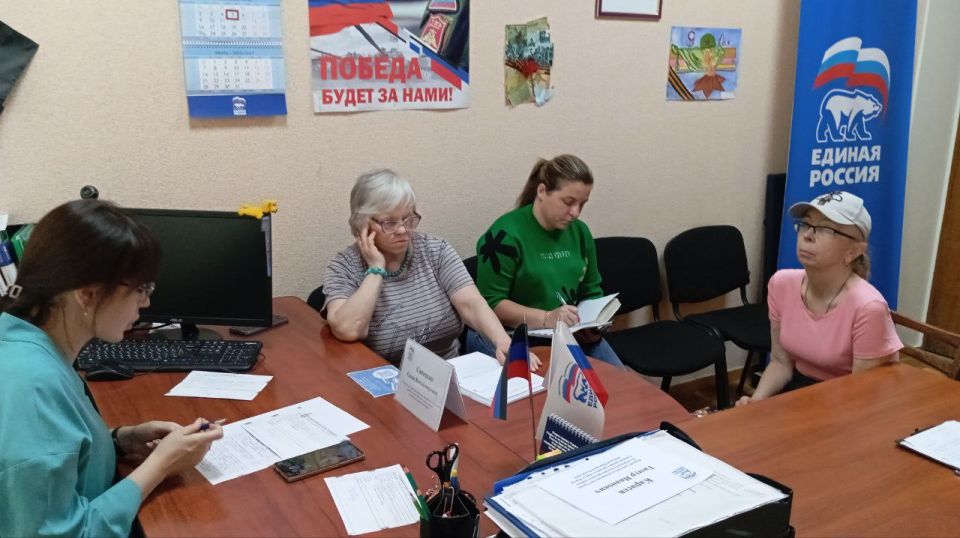 Сегодня, 5 июня, провела приём граждан в общественной приёмной Всероссийской политической партии «Единая Россия» Калининского внутригородского района города Донецка Сегодня, 5 июня, провела приём граждан в общественной приёмной Всероссийской политической партии «Единая Россия» Калининского внутригородского района города Донецка