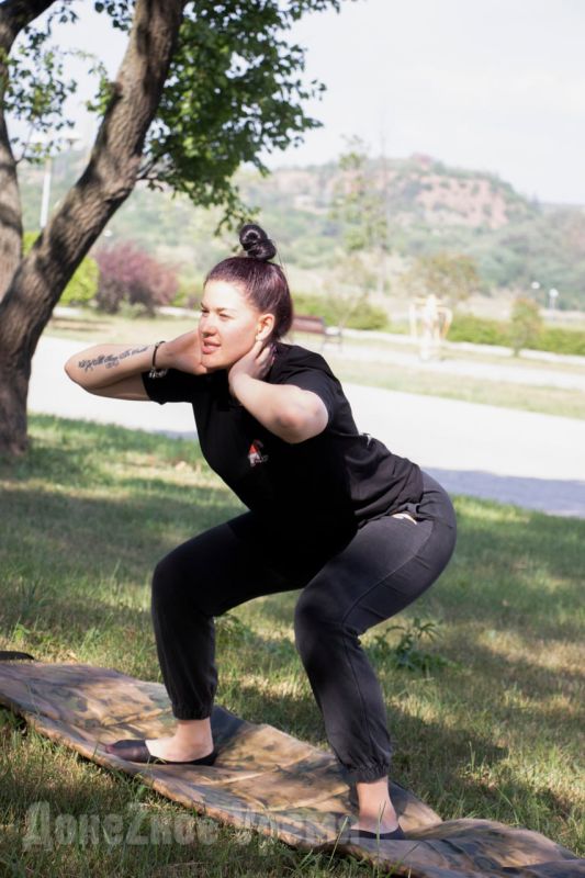 Для молодых и не очень: в Донецке регулярно проводят бесплатные занятия по пилатесу Для молодых и не очень: в Донецке регулярно проводят бесплатные занятия по пилатесу