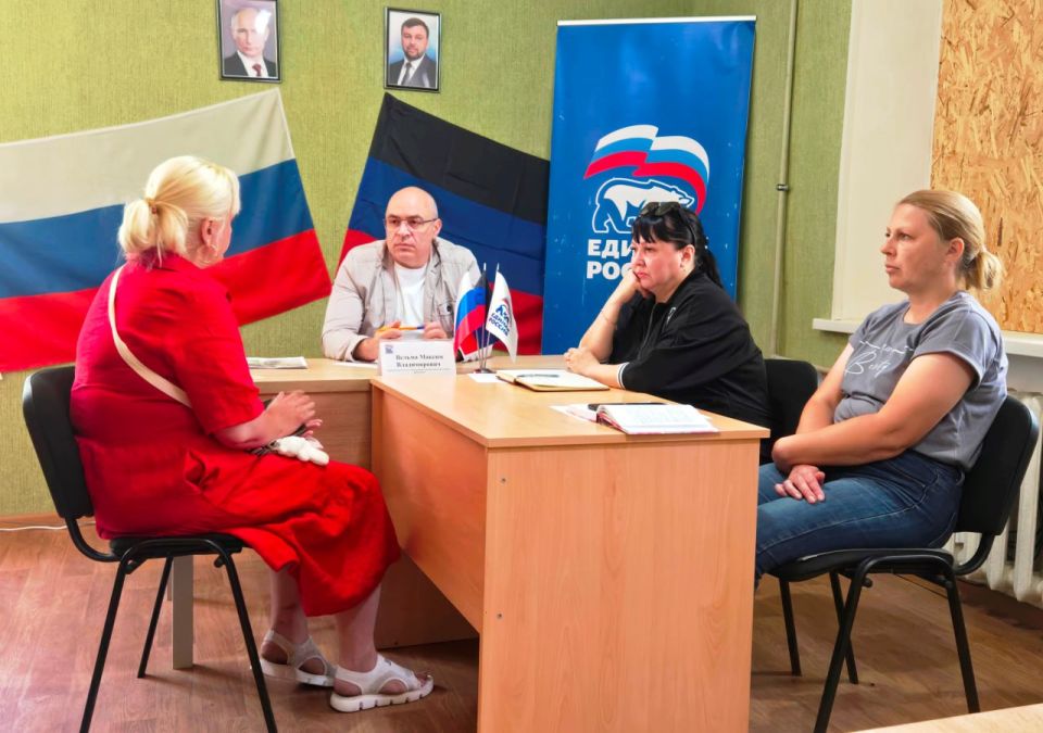 Сергей Желновач: Сегодня, в общественной приемной Всероссийской политической партии «Единая Россия» в городе Светлодарск первый заместитель главы администрации городского округа Дебальцево Максим Вельма провел прием граждан Сергей Желновач: Сегодня, в общественной приемной Всероссийской политической партии «Единая Россия» в городе Светлодарск первый заместитель главы администрации городского округа Дебальцево Максим Вельма провел прием граждан