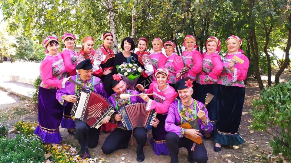 Культурное богатство. Народный вокальный ансамбль «Сударушки» был основан в 1985 году Культурное богатство. Народный вокальный ансамбль «Сударушки» был основан в 1985 году