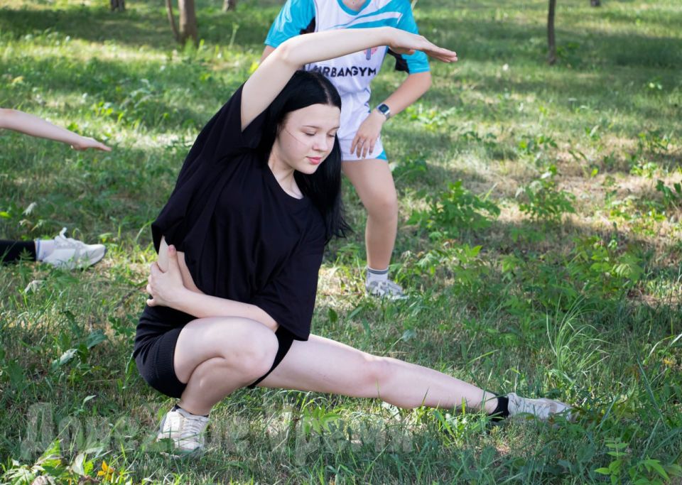 Для молодых и не очень: в Донецке регулярно проводят бесплатные занятия по пилатесу Для молодых и не очень: в Донецке регулярно проводят бесплатные занятия по пилатесу