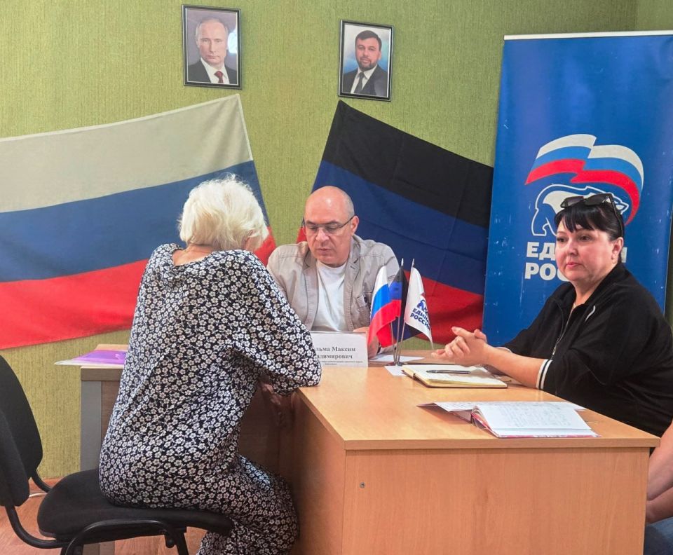 Сергей Желновач: Сегодня, в общественной приемной Всероссийской политической партии «Единая Россия» в городе Светлодарск первый заместитель главы администрации городского округа Дебальцево Максим Вельма провел прием граждан Сергей Желновач: Сегодня, в общественной приемной Всероссийской политической партии «Единая Россия» в городе Светлодарск первый заместитель главы администрации городского округа Дебальцево Максим Вельма провел прием граждан